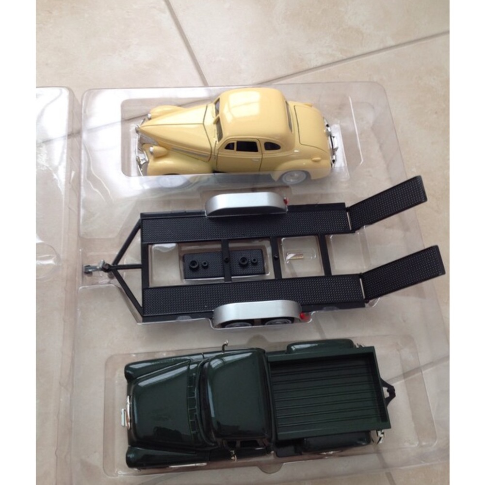 Fairfield Mint Chevrolet Bow Tie Collection / Scale 1:24